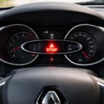 Comprendre le fonctionnement du voyant stop sur Clio 4 : guide pratique